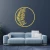 lisc-w-kole-zloty-aranzacja-niebieska-sofa