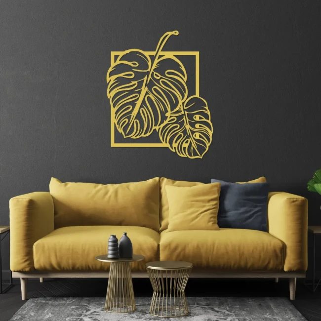 monstera-kwadratowa-drewniany-obraz-aranzacja-zlota-sofa