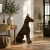 Złota dekoracyjna figura psa dobermana